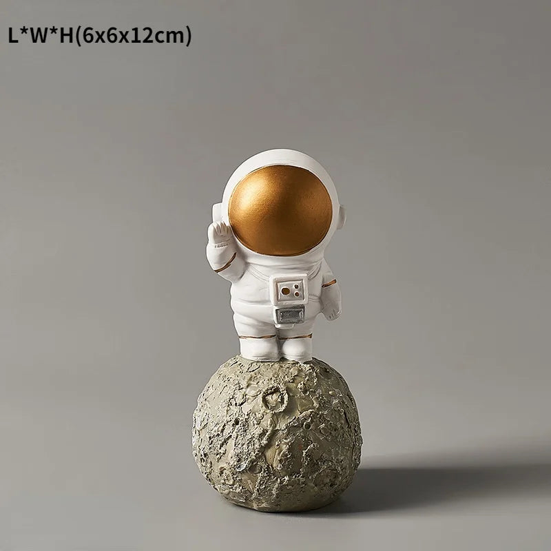 Figurines astronautes sur la Lune