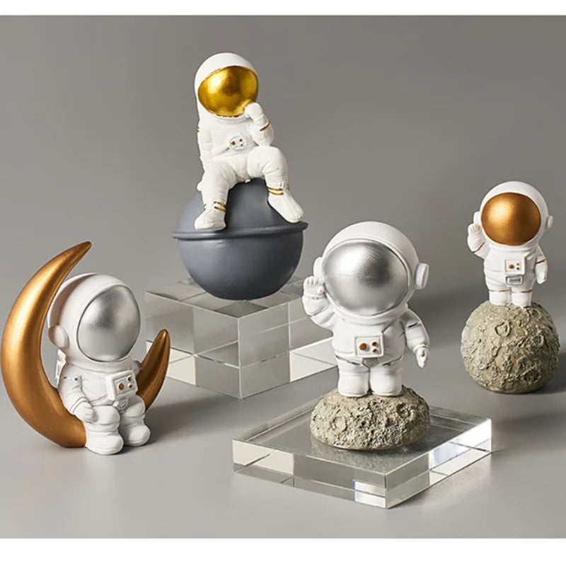 Figurine Cosmonaute assis sur Lune