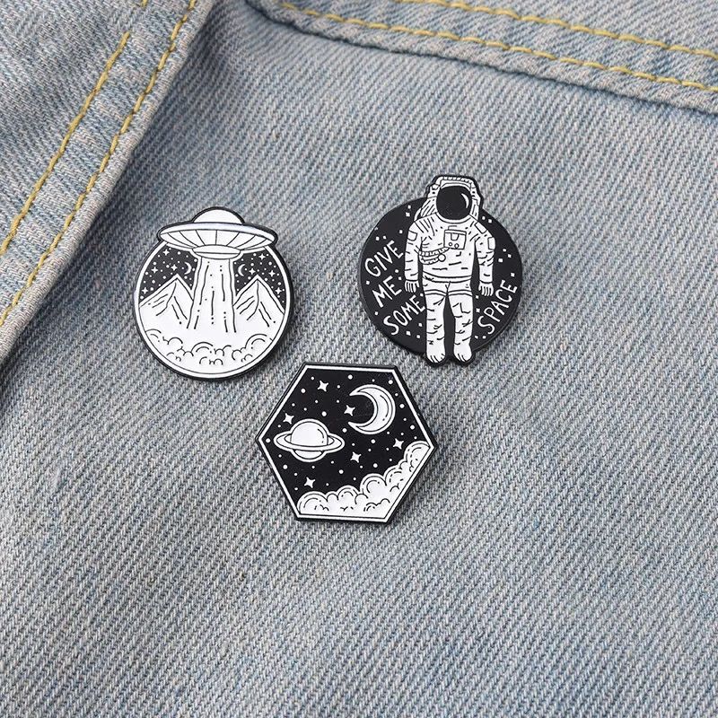 Pin's Espace Noir et Blanc