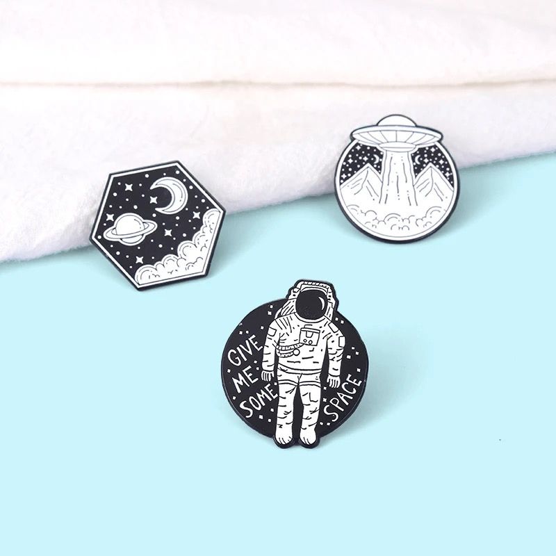 Pin's Espace Noir et Blanc