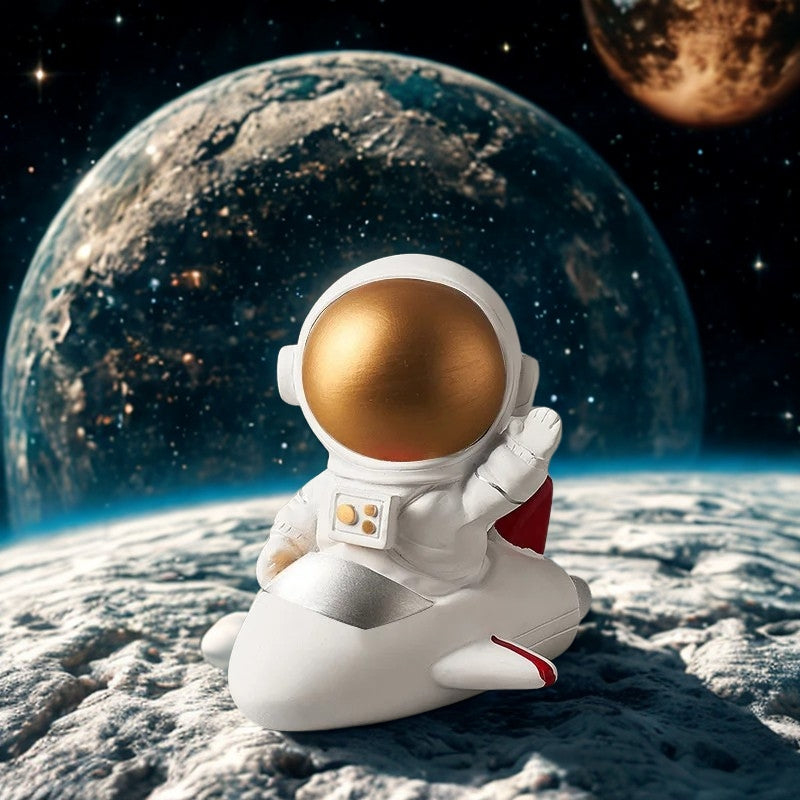 Astronautenbeeldje in zijn raket