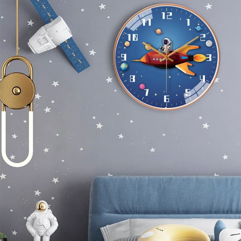 Horloge astronaute dans fusée