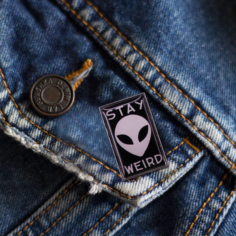 Pin's Alien "Stay Weird"